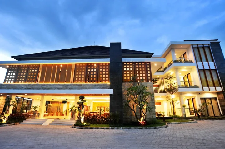 Матарам: Hotel Kautaman