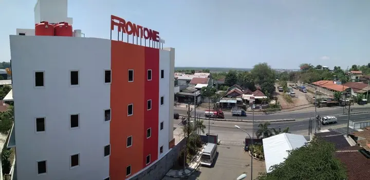 Семаранг: Front One Inn Semarang