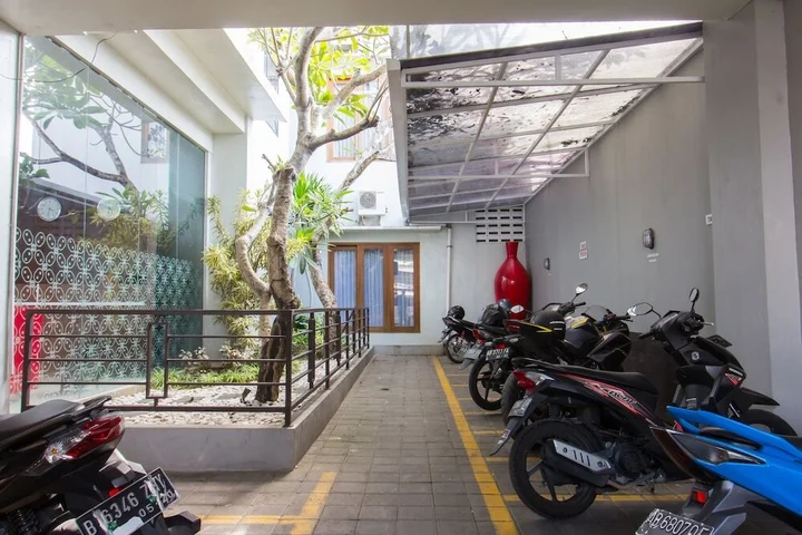 Батуретно: Hotel Absari