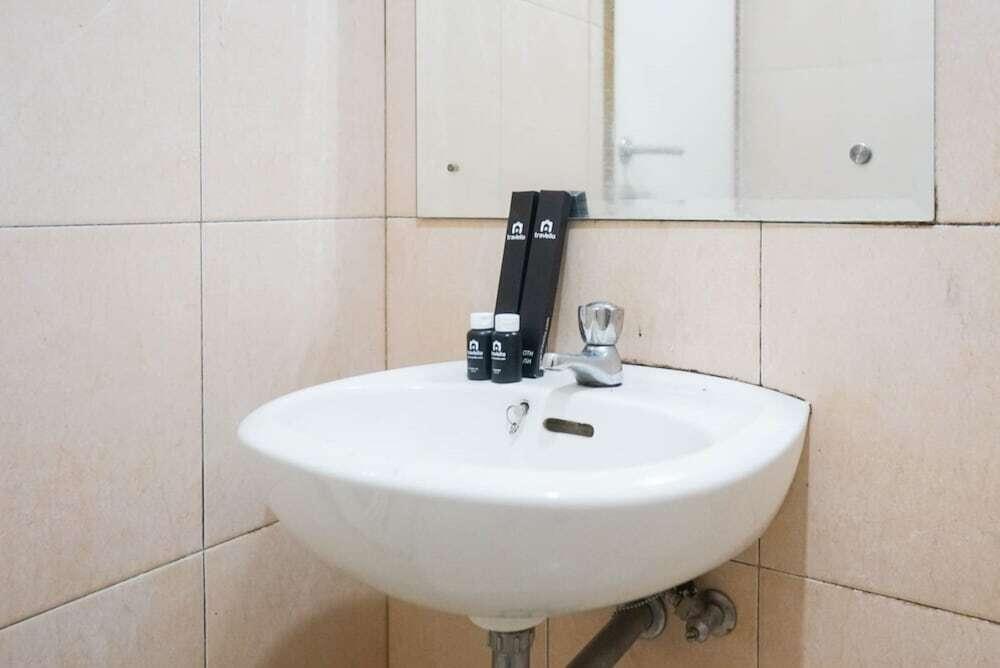 Депок: Comfy Studio Apartment at Margonda Residence 2 By Travelio