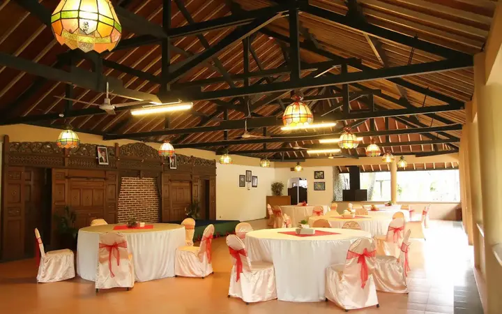 Кебумен: Candisari Hotel & Resto