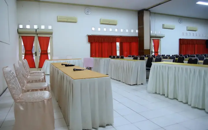Кебумен: Candisari Hotel & Resto