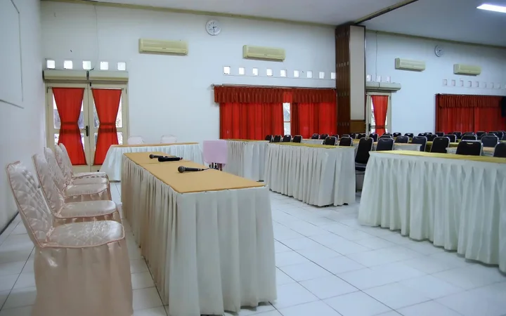 Кебумен: Candisari Hotel & Resto