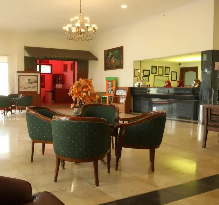 Кебумен: Candisari Hotel & Resto