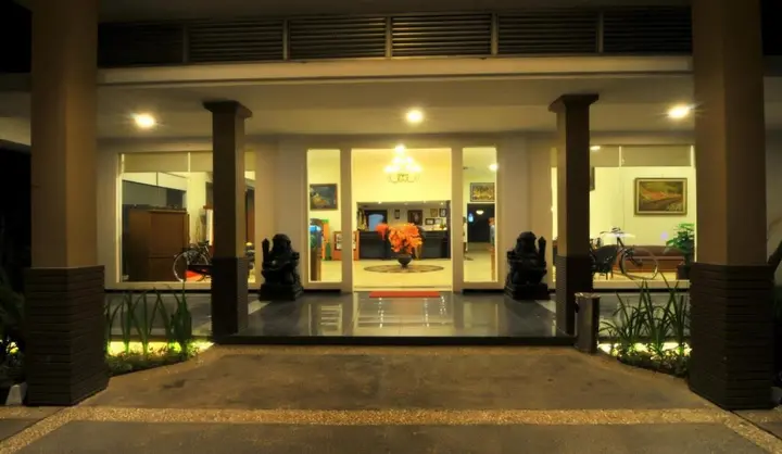 Кебумен: Candisari Hotel & Resto