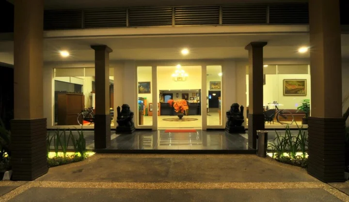 Кебумен: Candisari Hotel & Resto