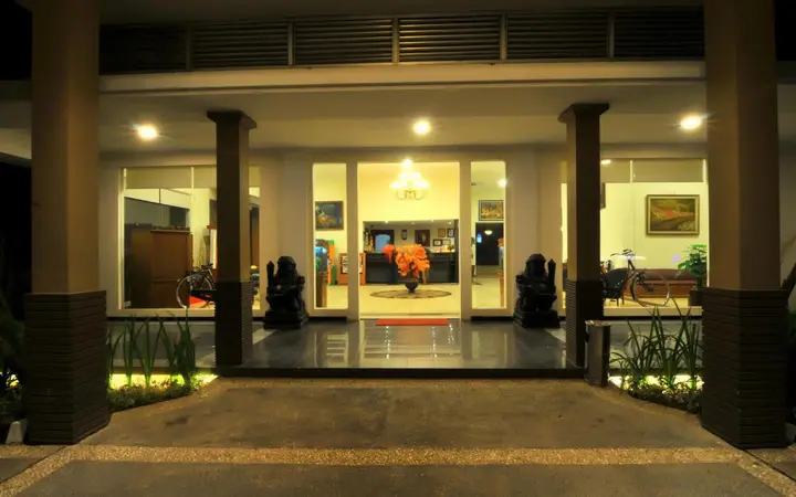 Кебумен: Candisari Hotel & Resto