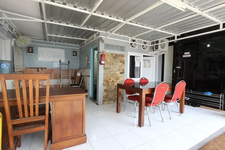 Депок: RedDoorz near Gejayan