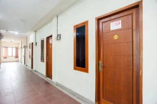 Депок: RedDoorz Plus near Universitas Indonesia