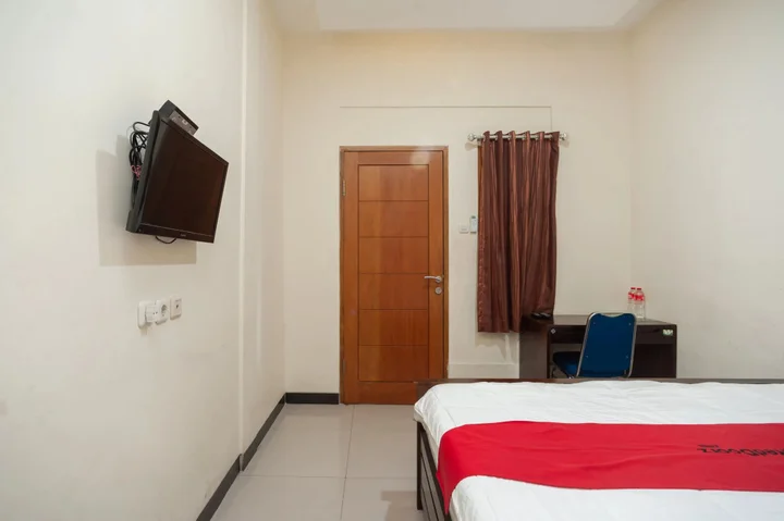 Депок: RedDoorz Plus near Universitas Indonesia