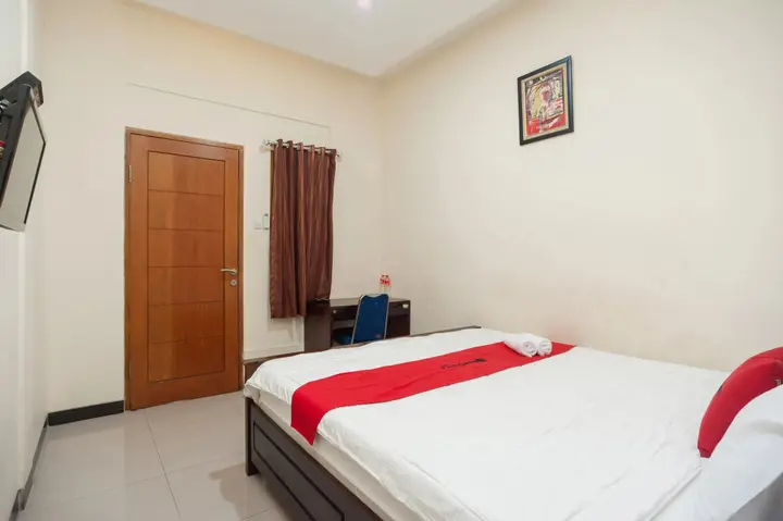 Депок: RedDoorz Plus near Universitas Indonesia