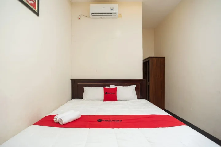 Депок: RedDoorz Plus near Universitas Indonesia