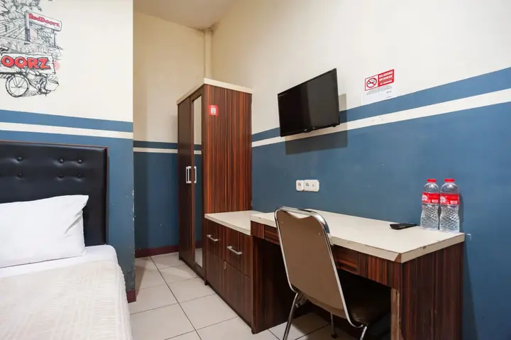Депок: RedDoorz Plus near Universitas Indonesia