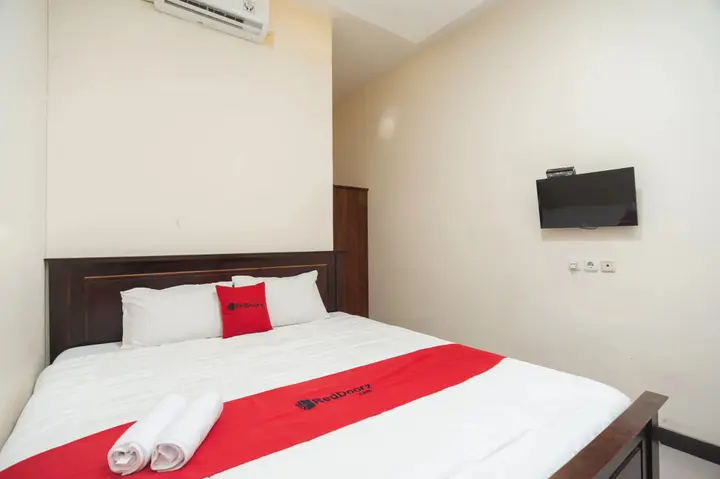 Депок: RedDoorz Plus near Universitas Indonesia