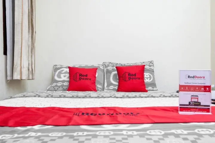 Бандунг: Hotel Salon Fora & Longhill Cafe Fora