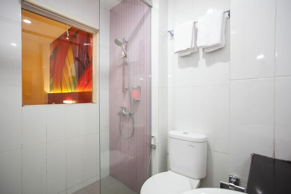 Маланг: RedDoorz near Hawaii Water Park