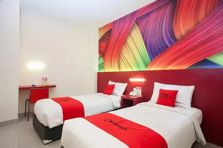 Маланг: RedDoorz near Hawaii Water Park