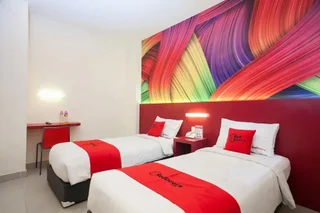 Маланг: RedDoorz near Hawaii Water Park