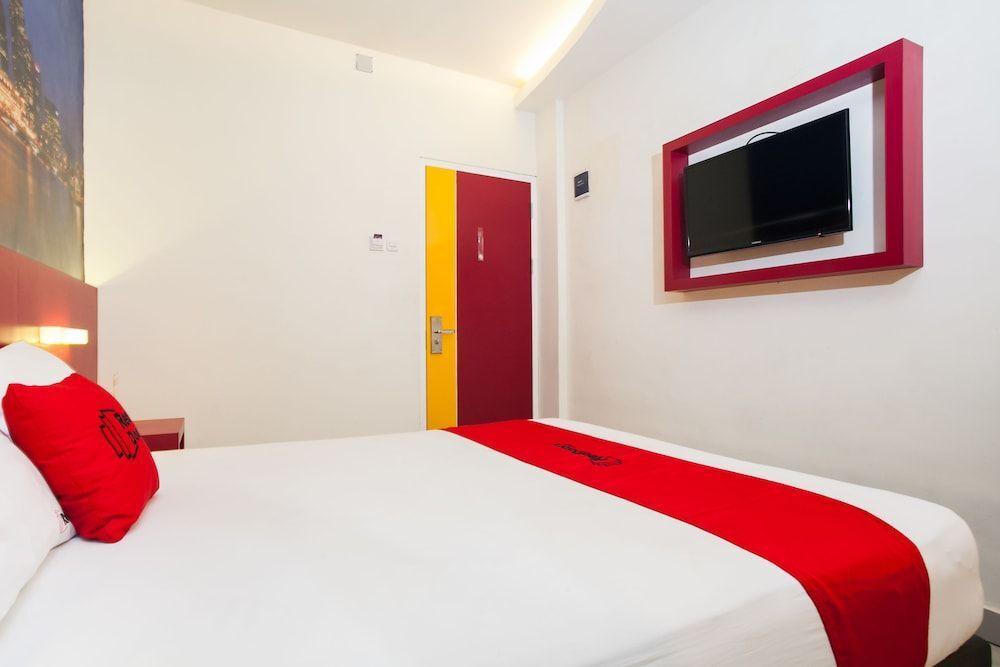 Маланг: RedDoorz near Hawaii Water Park