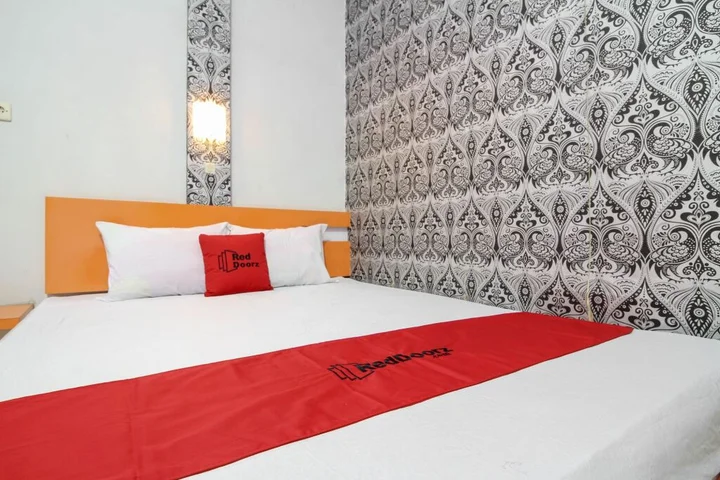 Депок: RedDoorz Plus near Hartono Mall