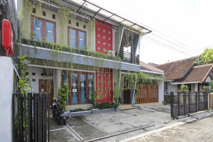 Депок: RedDoorz Plus near Hartono Mall