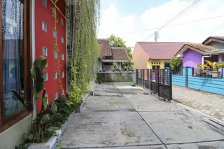 Депок: RedDoorz Plus near Hartono Mall