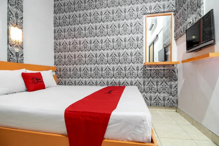 Депок: RedDoorz Plus near Hartono Mall