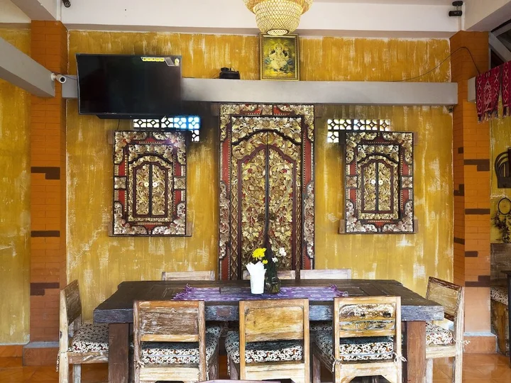 Каликбукбук: Lovina Palace
