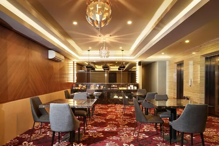 Банджармасин: pyramid suites Hotel