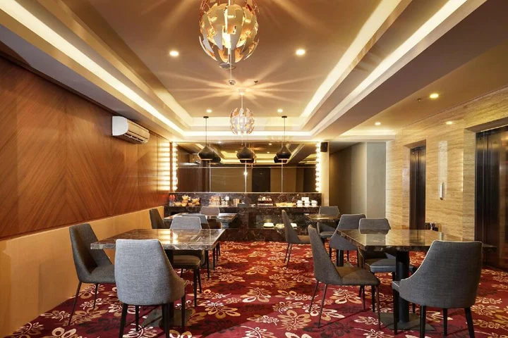 Банджармасин: pyramid suites Hotel