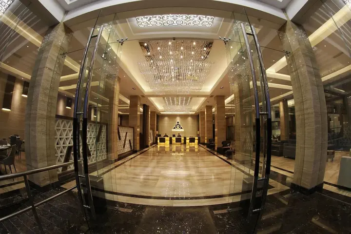 Банджармасин: pyramid suites Hotel