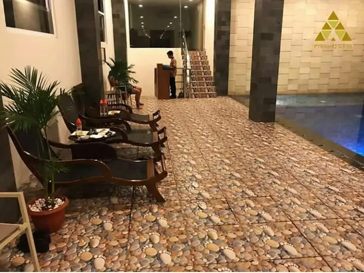 Банджармасин: pyramid suites Hotel