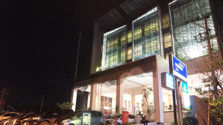 Банджармасин: pyramid suites Hotel