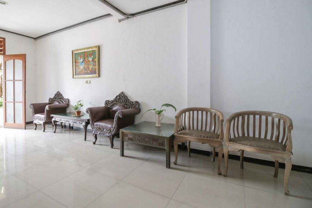 Сурабая: Airy Syariah Pacar Kembang Dharmahusada Satu 23 Surabaya