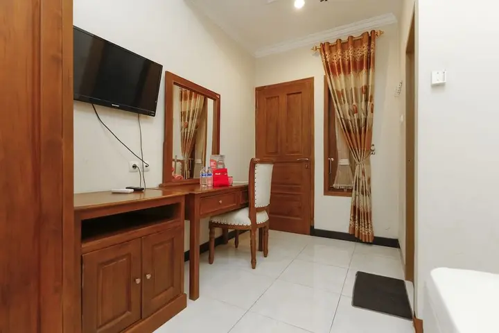 Суракарта: RedDoorz @ Manahan