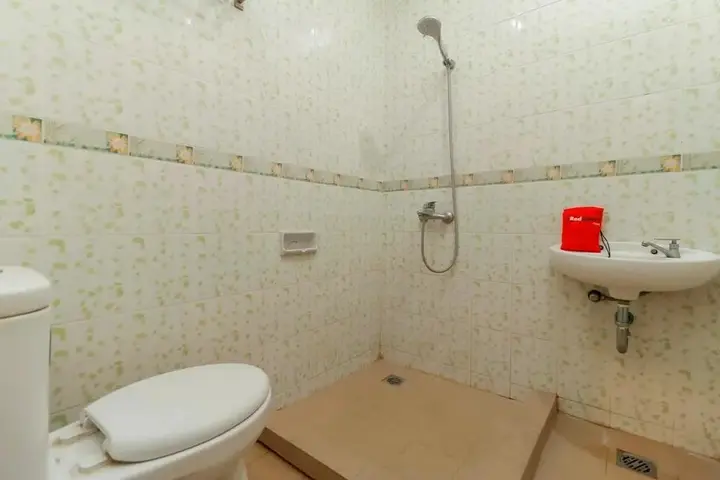 Суракарта: RedDoorz @ Manahan