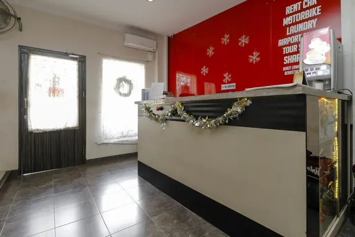 Медан: RedDoorz near Maimun Palace