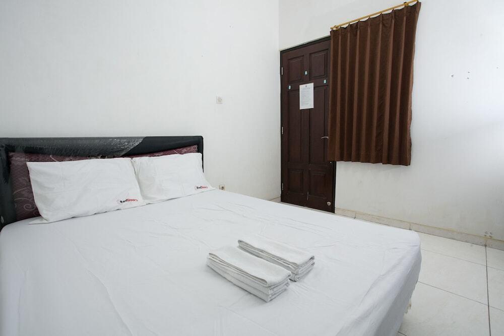 Сурабая: Reddoorz near Kejaksaan Negeri Surabaya
