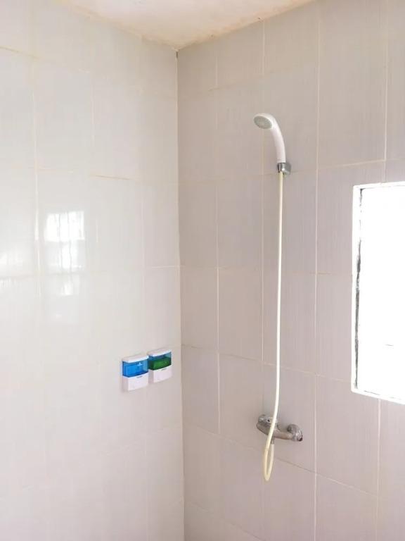 Гили Траванган: Warna Beach Hotel