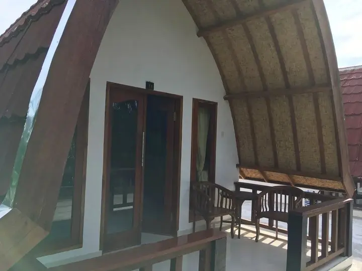 Гили Траванган: Warna Beach Hotel