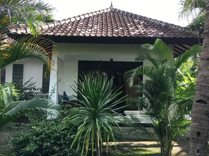 Гили Траванган: Warna Beach Hotel