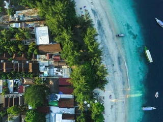 Гили Траванган: Warna Beach Hotel