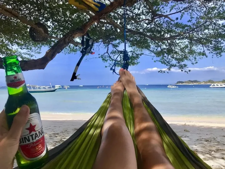 Гили Траванган: Warna Beach Hotel