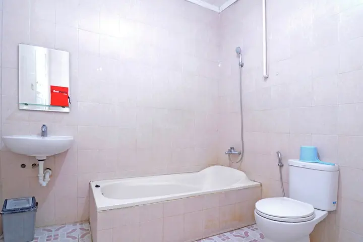 Суракарта: RedDoorz Plus @ Laweyan