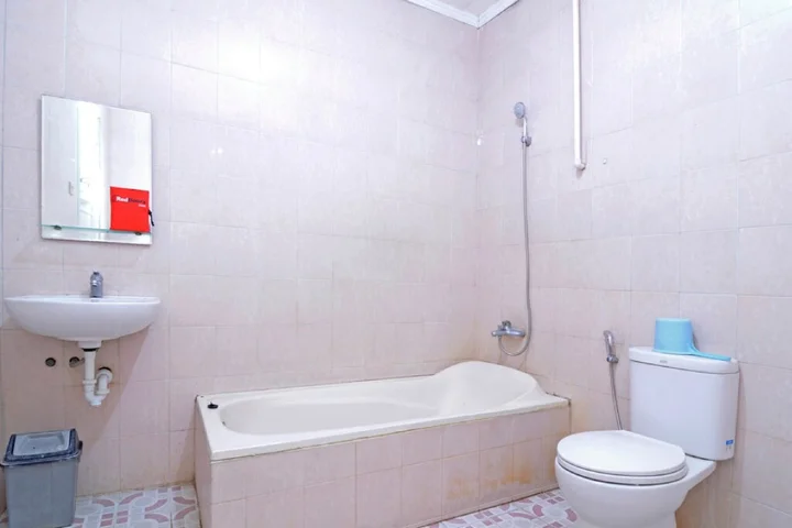 Суракарта: RedDoorz Plus @ Laweyan