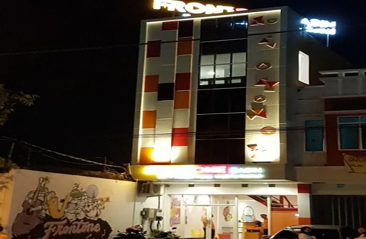 Суракарта: Front One Budget Hotel Tirtonadi Solo