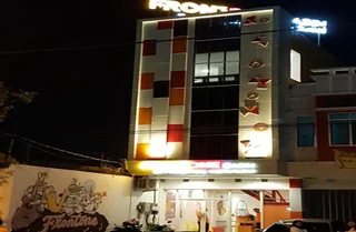 Суракарта: Front One Budget Hotel Tirtonadi Solo