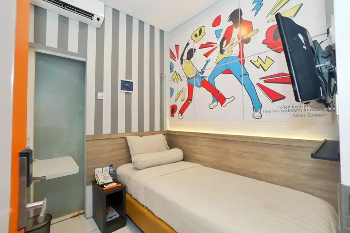 Суракарта: Front One Budget Hotel Tirtonadi Solo