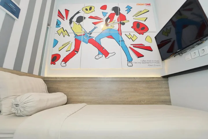 Суракарта: Front One Budget Hotel Tirtonadi Solo