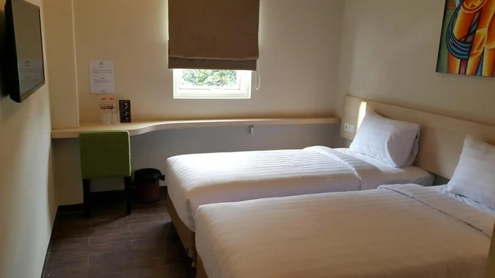 Амбон: BiZ@ Hotel